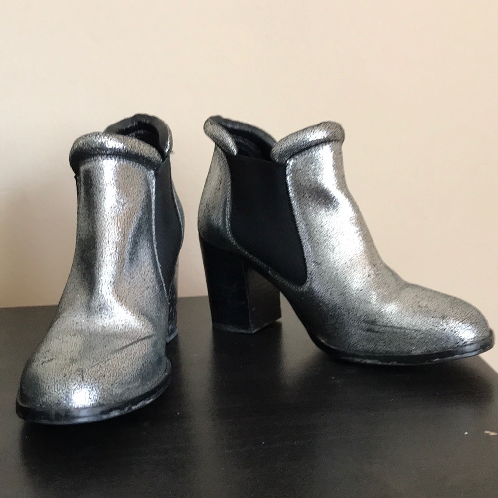 Metallic TBA boots!